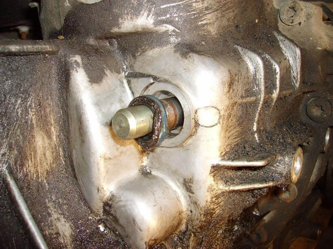 сальник тяги переключения передач на Audi 80